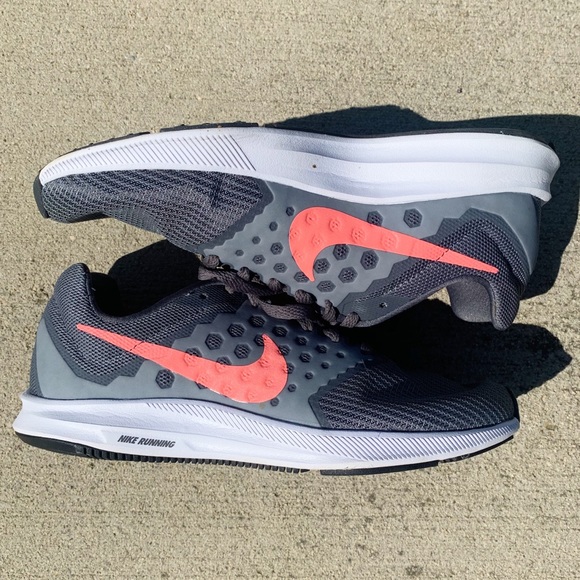 coral nike running shoes